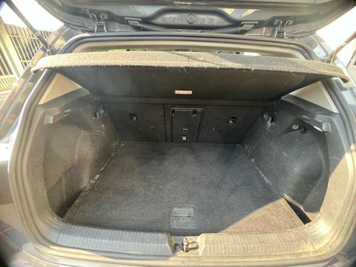 Volkswagen Golf 2.0 TDI SCR Life (14)