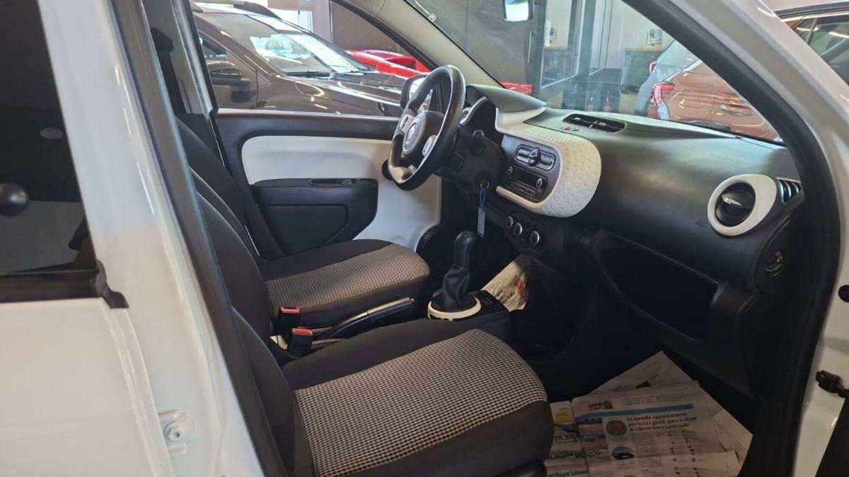 Renault Twingo 1.0 SCe Wave (6)