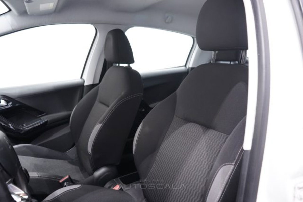 Peugeot 208 82 5 porte Access (11)