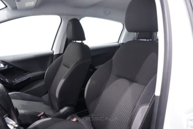 Peugeot 208 82 5 porte Access (11)