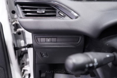 Peugeot 208 82 5 porte Access (12)