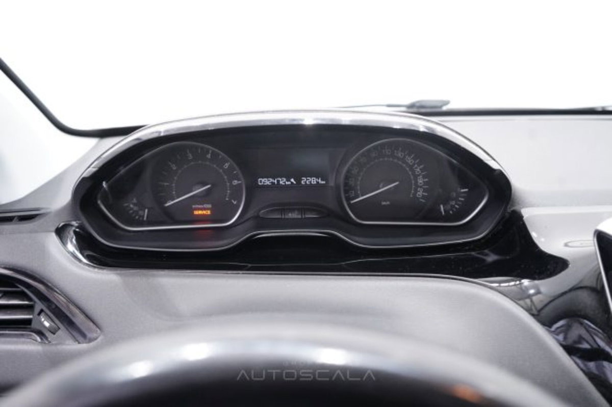 Peugeot 208 82 5 porte Access (13)