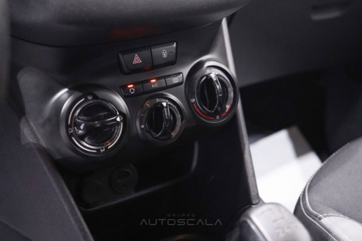 Peugeot 208 82 5 porte Access (16)