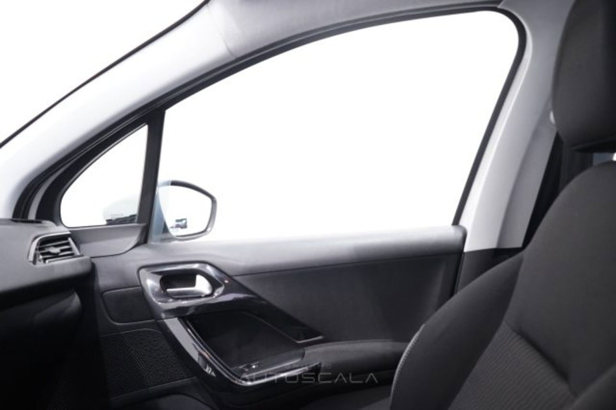 Peugeot 208 82 5 porte Access (19)