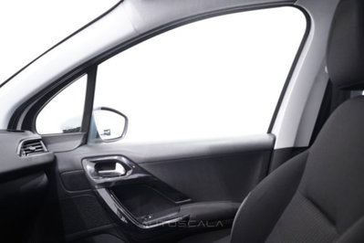 Peugeot 208 82 5 porte Access (19)