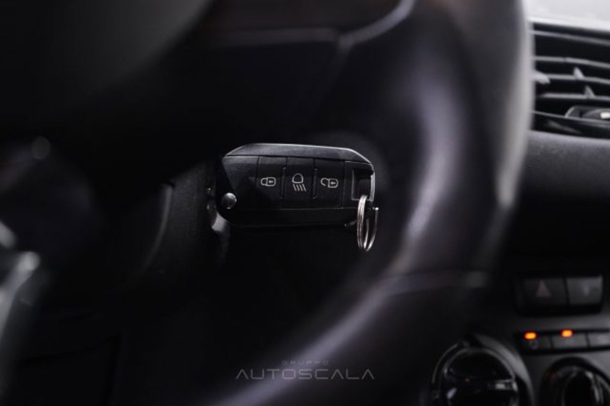 Peugeot 208 82 5 porte Access (20)