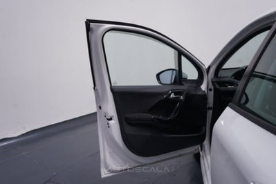 Peugeot 208 82 5 porte Access (9)