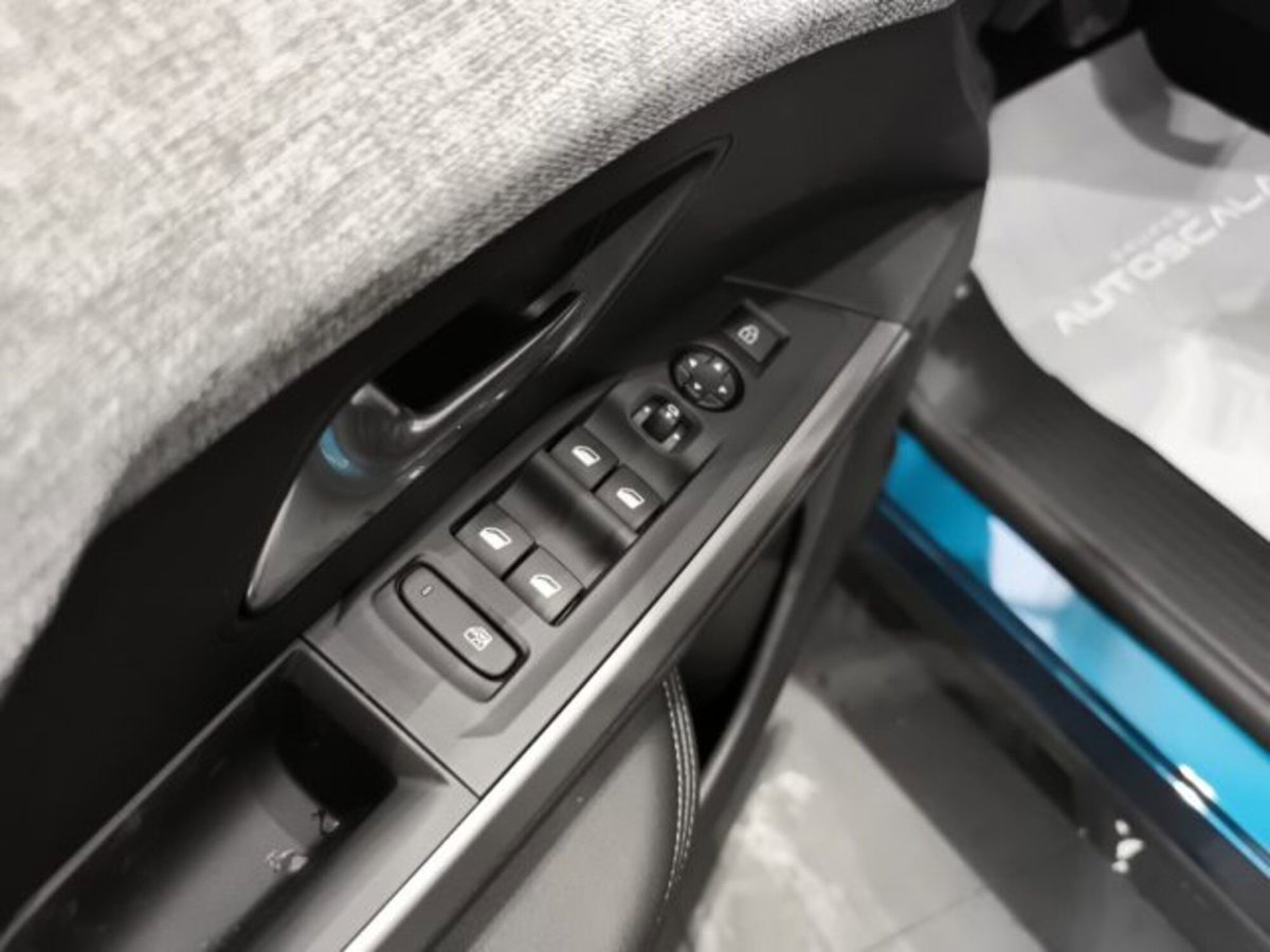 Peugeot 3008 1.2 hybrid Allure Business 145cv e-dcs6 (10)