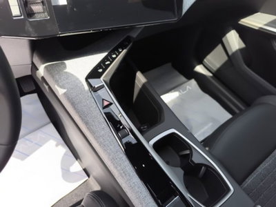 Peugeot 3008 1.2 hybrid Allure Business 145cv e-dcs6 (12)