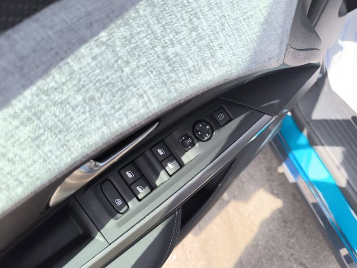 Peugeot 3008 1.2 hybrid Allure Business 145cv e-dcs6 (9)