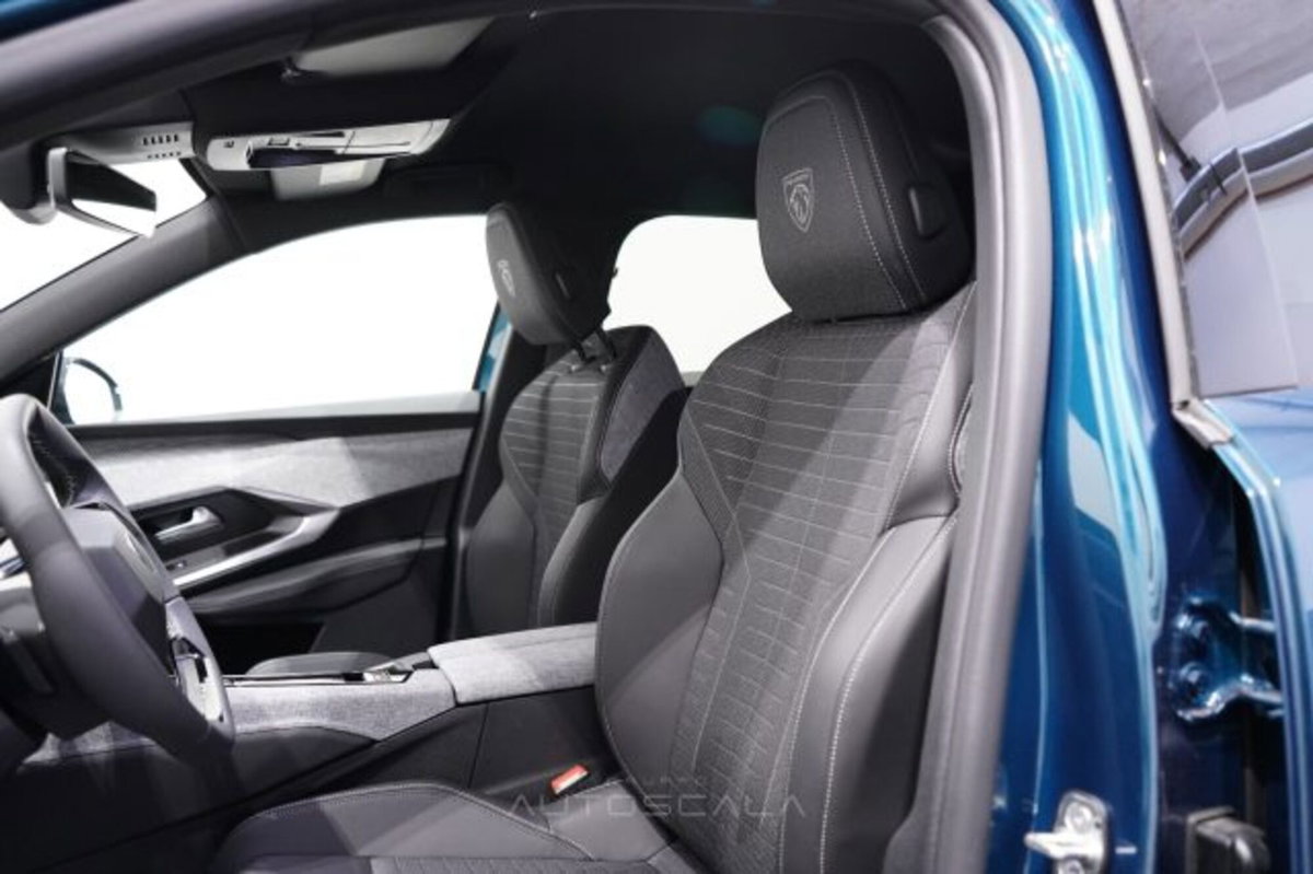 Peugeot 3008 1.2 hybrid GT 145cv e-dcs6 (11)