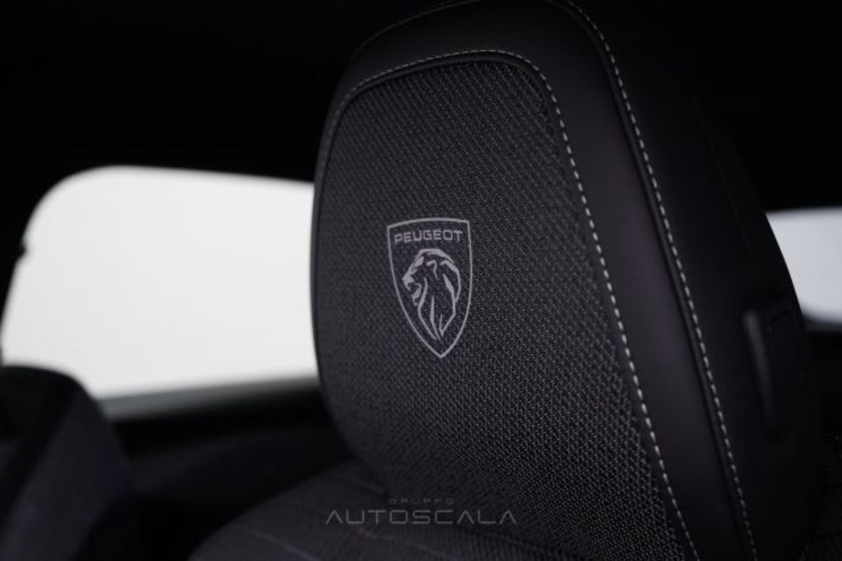 Peugeot 3008 1.2 hybrid GT 145cv e-dcs6 (13)