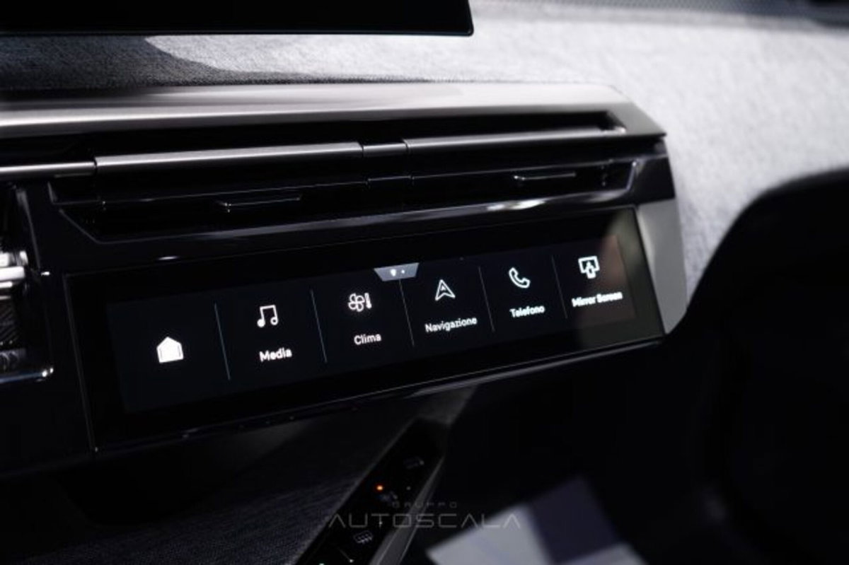 Peugeot 3008 1.2 hybrid GT 145cv e-dcs6 (20)