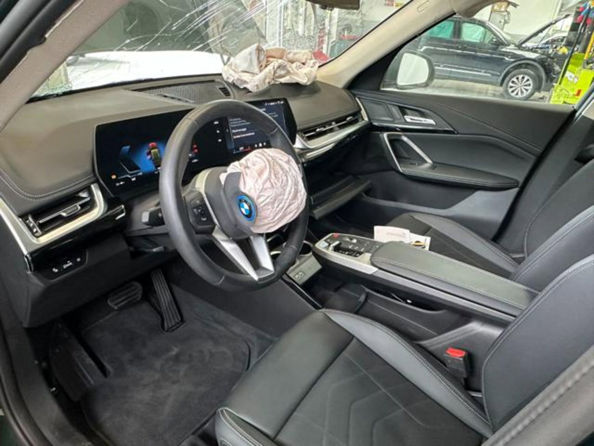 BMW iX1 edrive 20 Special Edition (13)