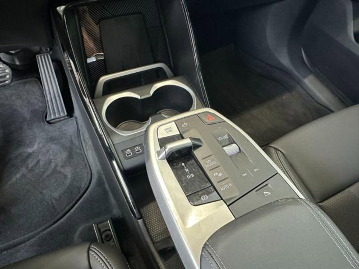 BMW iX1 edrive 20 Special Edition (17)