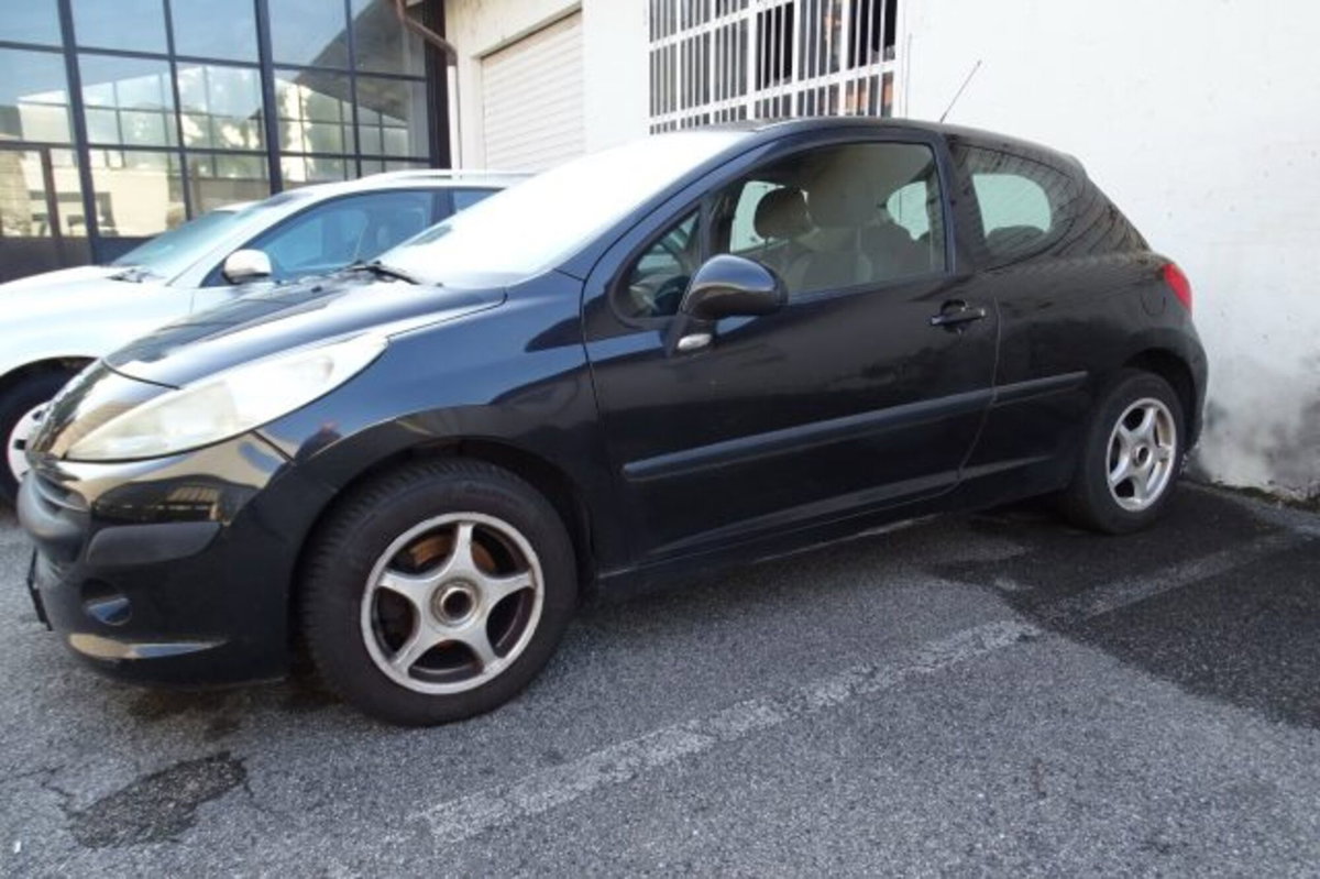 Peugeot 207 8V 75CV 3p. ONE Line