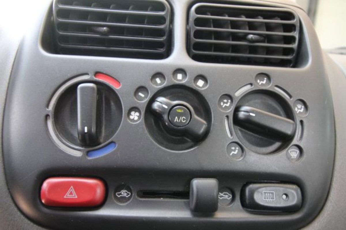 Suzuki Ignis 1.3i 16V cat 4WD GL (11)