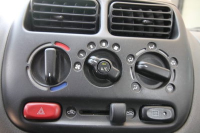 Suzuki Ignis 1.3i 16V cat 4WD GL (11)