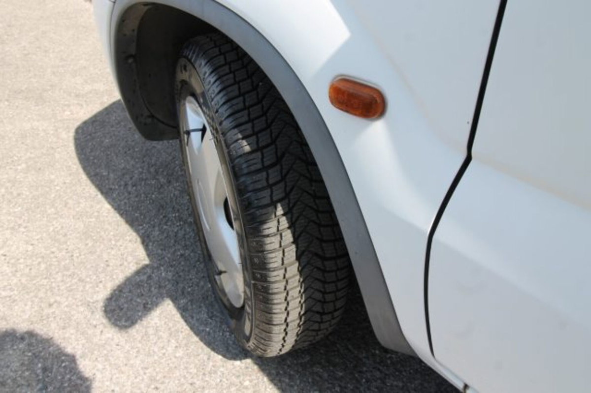 Suzuki Ignis 1.3i 16V cat 4WD GL (14)