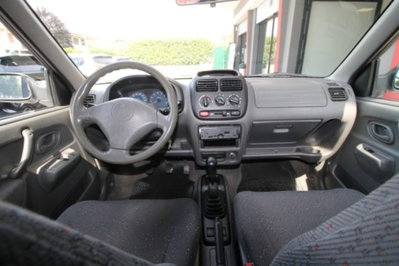 Suzuki Ignis 1.3i 16V cat 4WD GL (6)