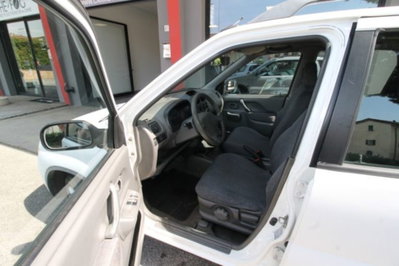Suzuki Ignis 1.3i 16V cat 4WD GL (7)