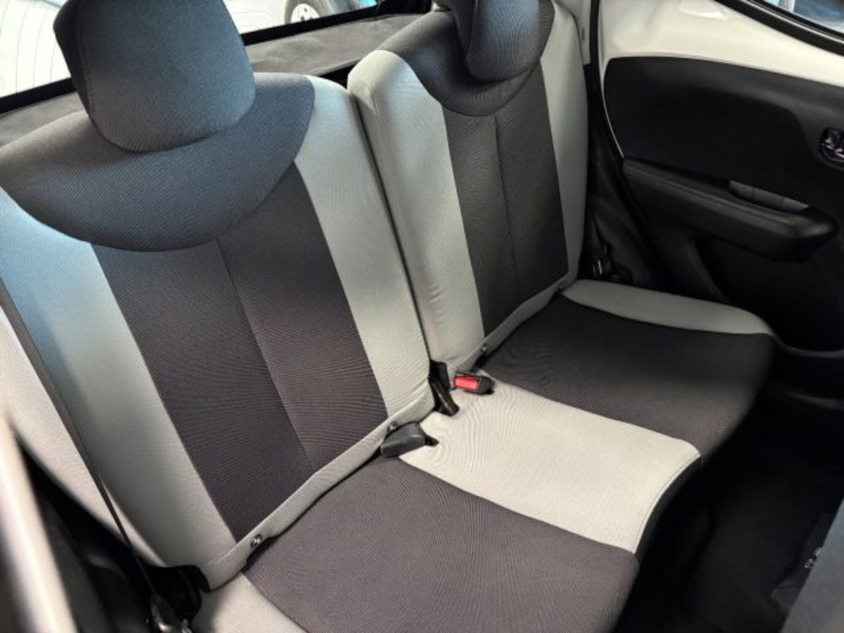 Toyota Aygo 1.0 VVT-i 69 CV 5 porte x-pure MMT (16)