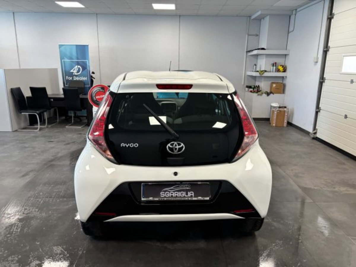 Toyota Aygo 1.0 VVT-i 69 CV 5 porte x-pure MMT (5)