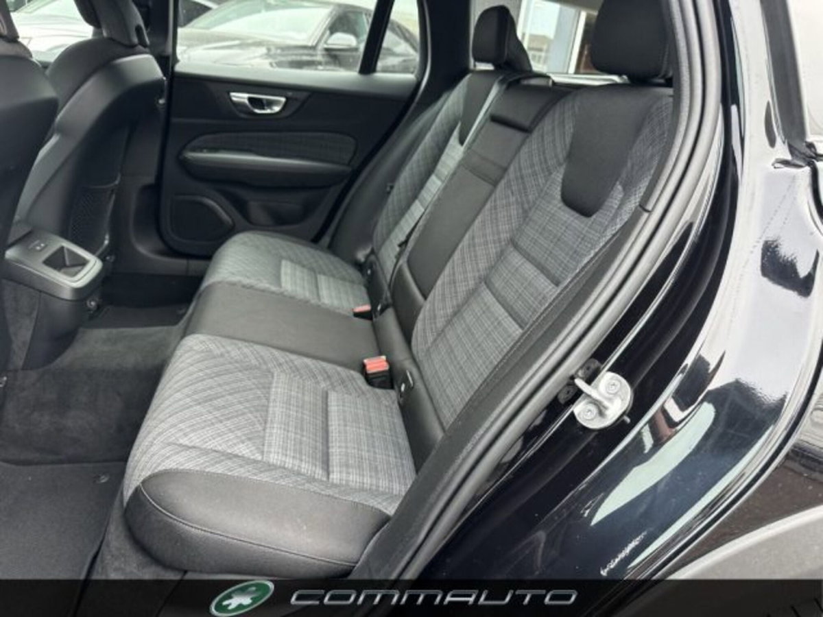 Volvo V60 Cross Country 2.0 b4 Core awd auto (15)