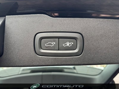 Volvo V60 Cross Country 2.0 b4 Core awd auto (18)