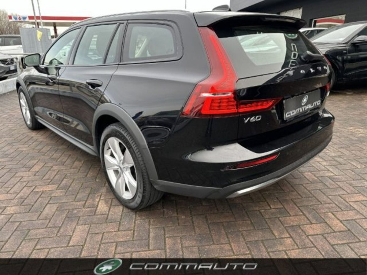 Volvo V60 Cross Country 2.0 b4 Core awd auto (4)