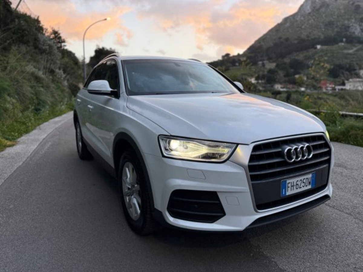 Audi Q3 2.0 TDI 150 CV Business (12)