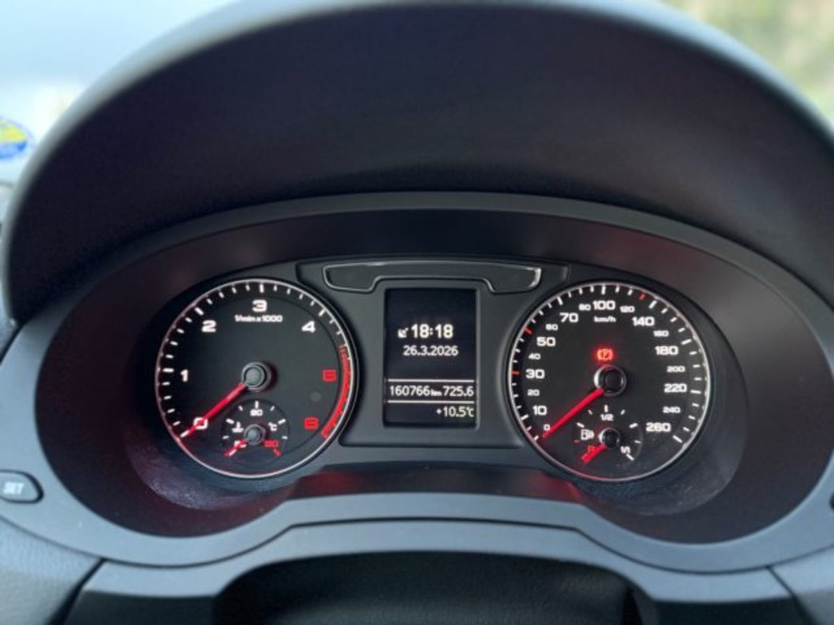 Audi Q3 2.0 TDI 150 CV Business (16)