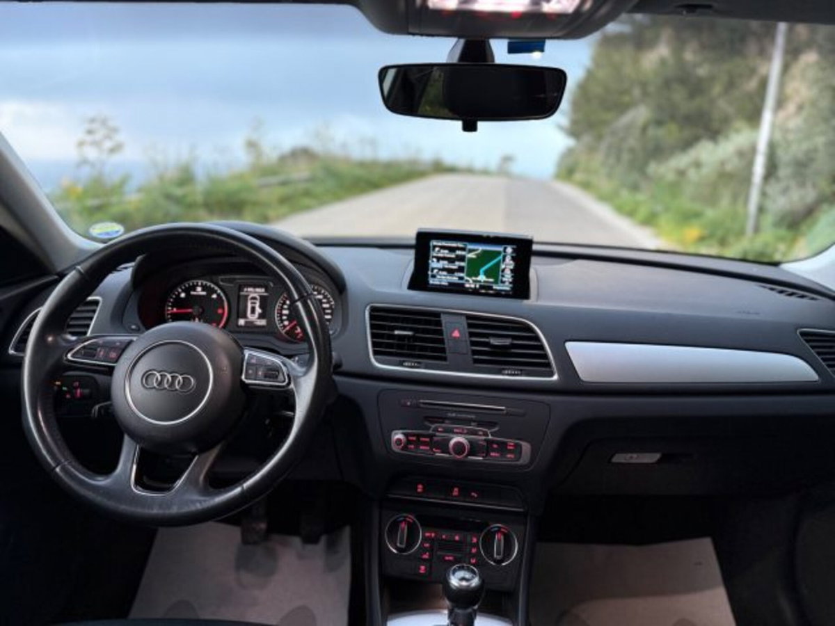 Audi Q3 2.0 TDI 150 CV Business (18)