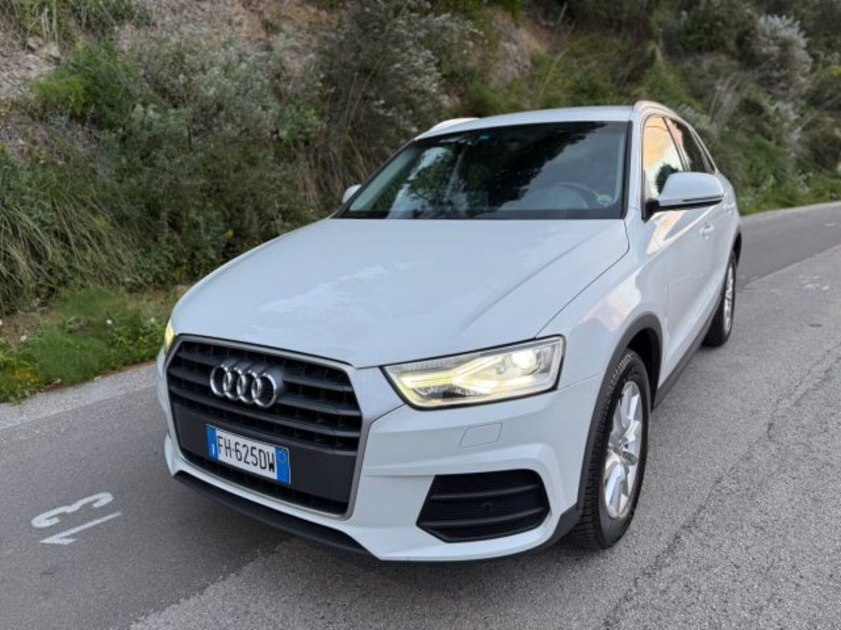 Audi Q3 2.0 TDI 150 CV Business (2)