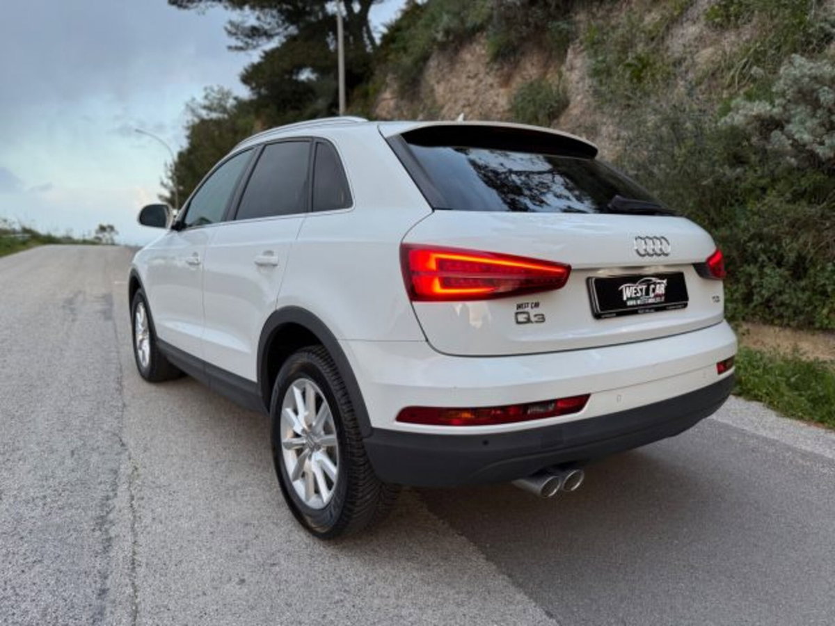 Audi Q3 2.0 TDI 150 CV Business (6)