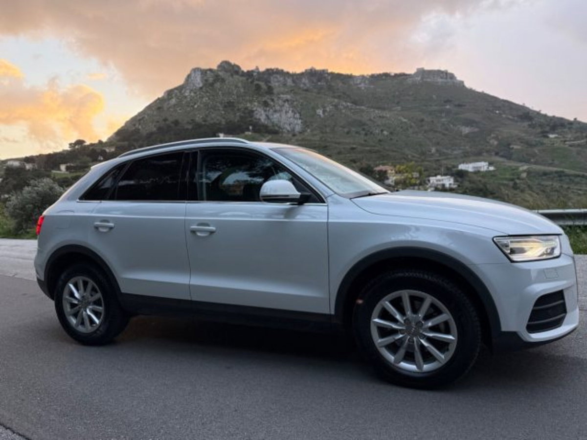 Audi Q3 2.0 TDI 150 CV Business (9)