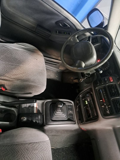 Suzuki Grand Vitara 16V cat 3 porte Autocarro (8)