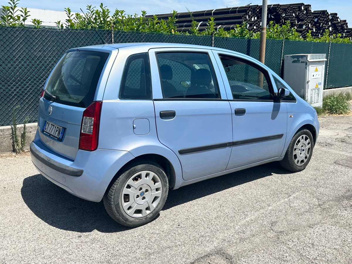 Fiat Idea 1.4 16V Dynamic (14)
