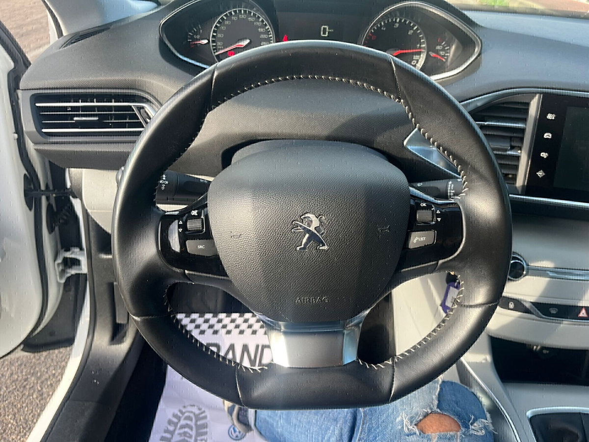 Peugeot 308 SW BlueHDi 120 S&S Allure (13)