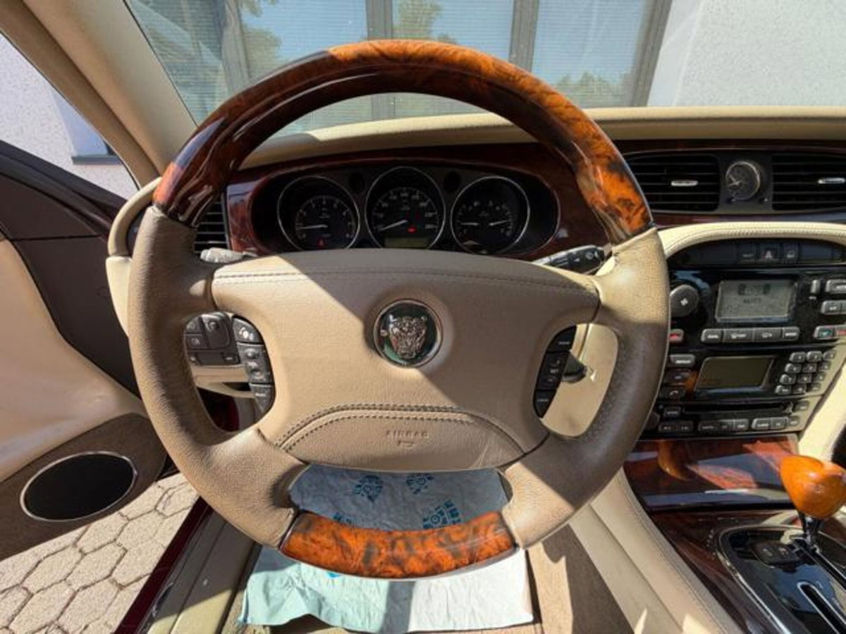 Jaguar XJ 4.2 V8 cat Executive (10)