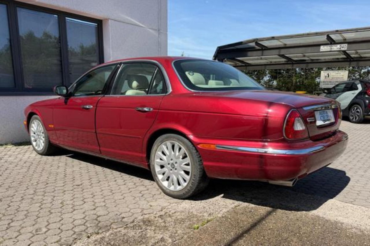 Jaguar XJ 4.2 V8 cat Executive (7)