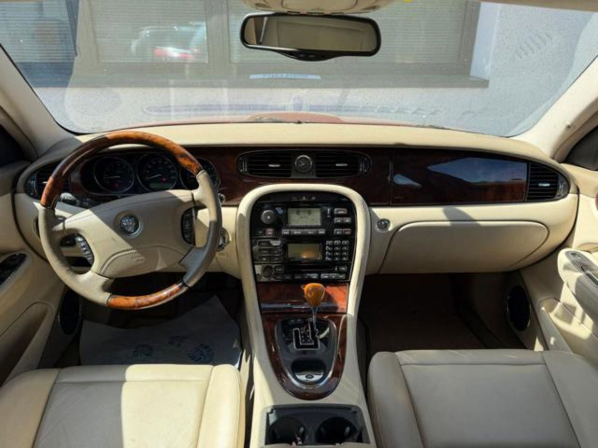 Jaguar XJ 4.2 V8 cat Executive (9)