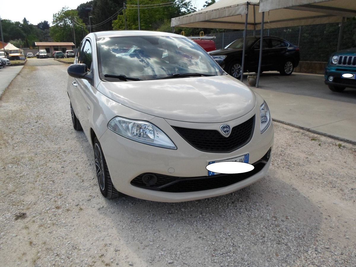 Lancia Ypsilon 1.2 69 CV 5 porte Platinum