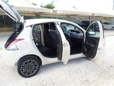 Lancia Ypsilon 1.2 69 CV 5 porte Platinum (12)