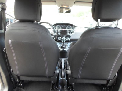 Lancia Ypsilon 1.2 69 CV 5 porte Platinum (13)