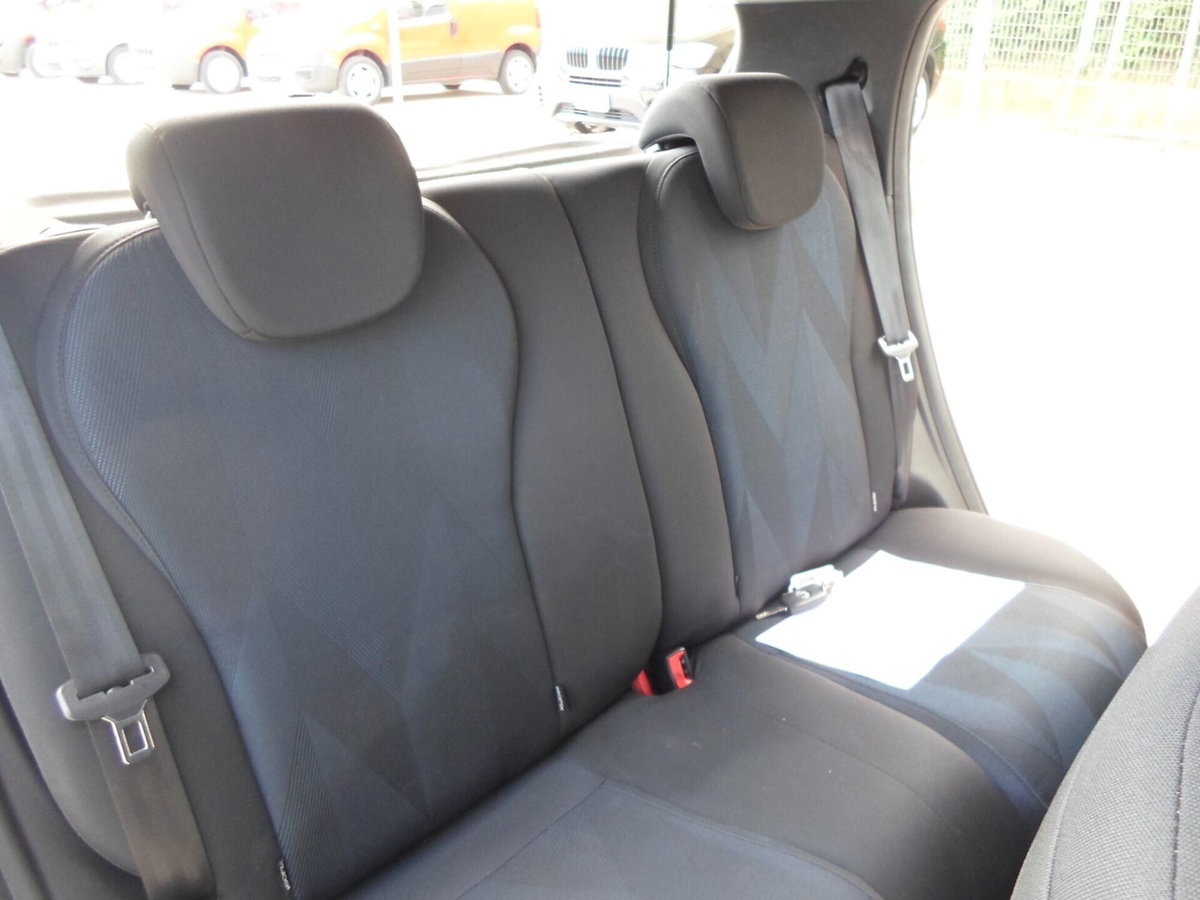Lancia Ypsilon 1.2 69 CV 5 porte Platinum (15)