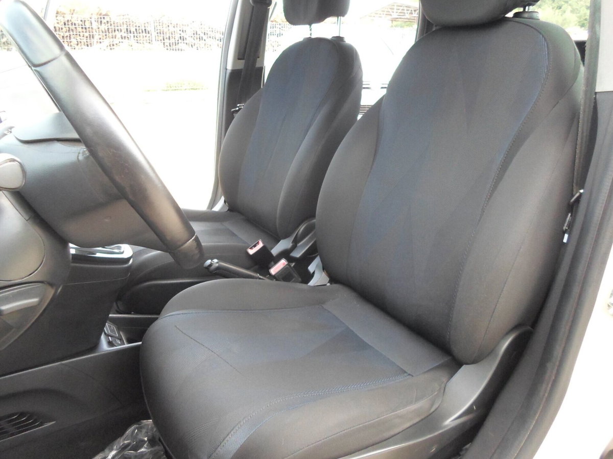 Lancia Ypsilon 1.2 69 CV 5 porte Platinum (16)