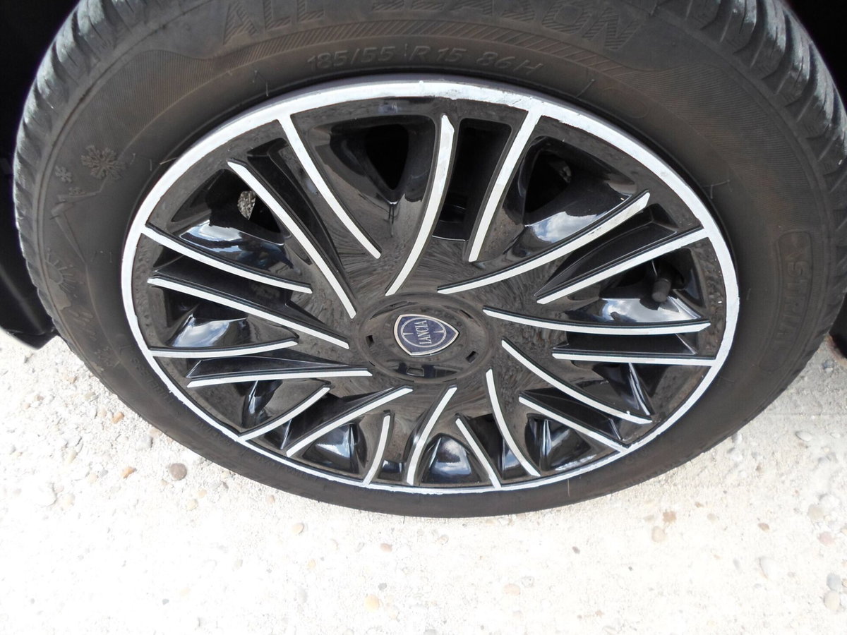 Lancia Ypsilon 1.2 69 CV 5 porte Platinum (20)