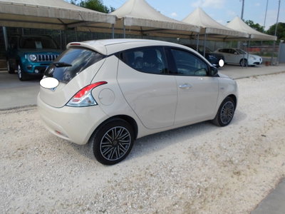 Lancia Ypsilon 1.2 69 CV 5 porte Platinum (4)