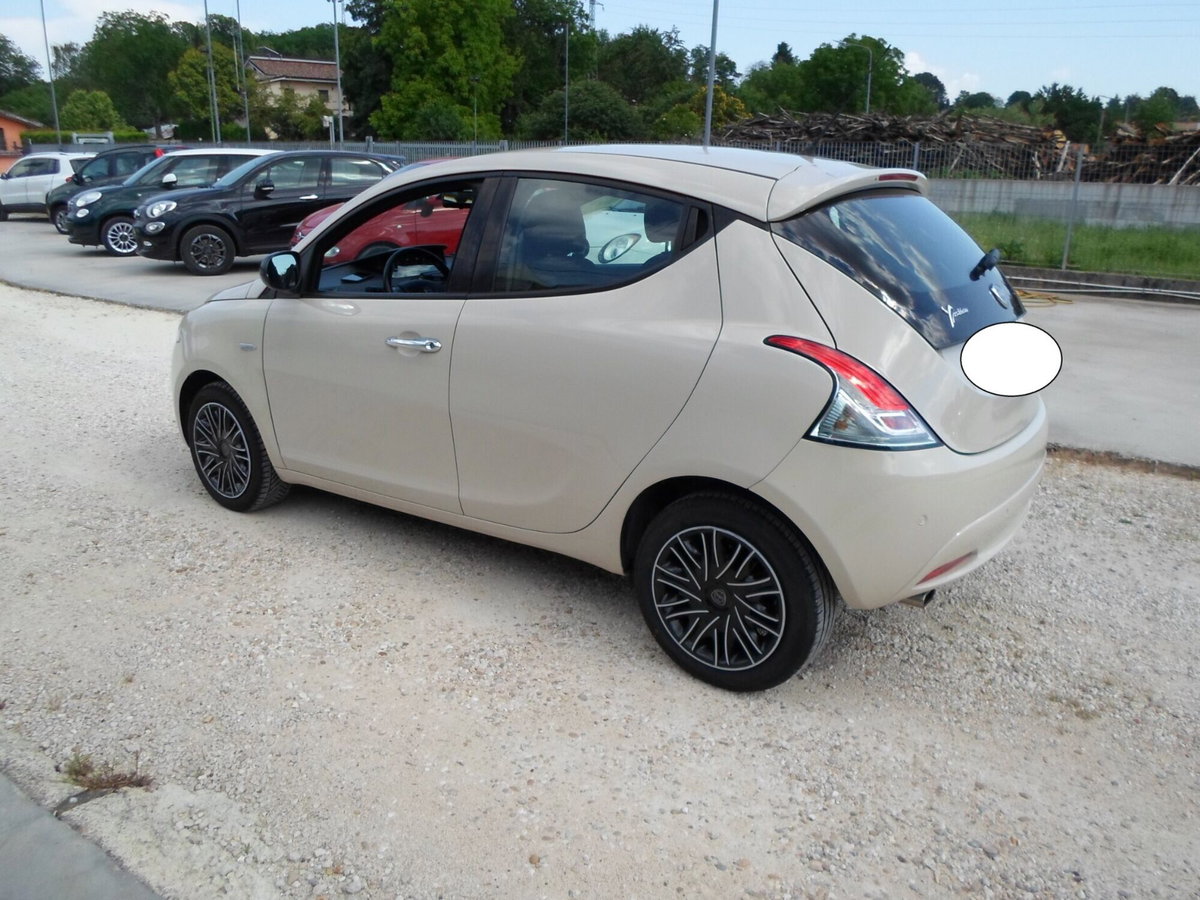 Lancia Ypsilon 1.2 69 CV 5 porte Platinum (6)